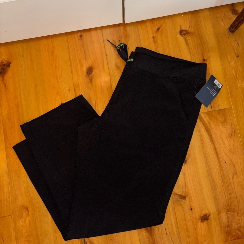 Women’s med couture pants. NWT